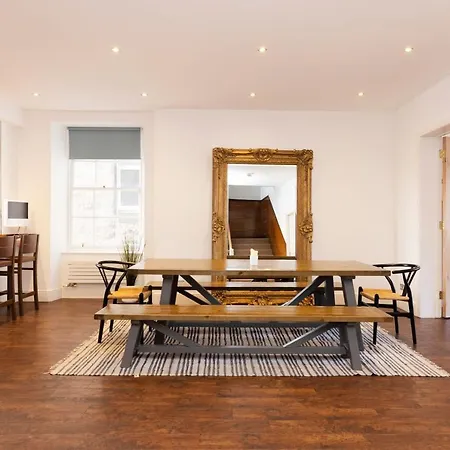 The Castle Duplex - 5 Bed Old Town דירה
