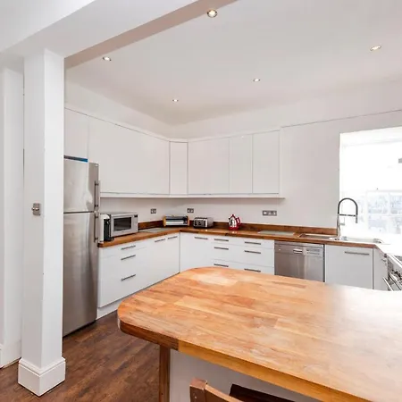 The Castle Duplex - 5 Bed Old Town Edinburgh