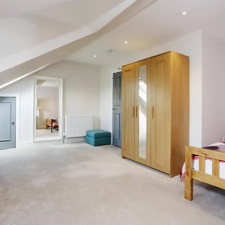 Fabulous 5 Double Bedroom Old Town