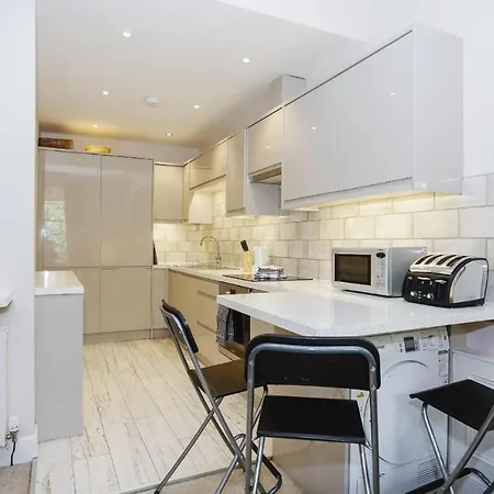 Fabulous 5 Double Bedroom Old Town * Edinburgh