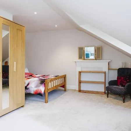 Fabulous 5 Double Bedroom Old Town * Edinburgh