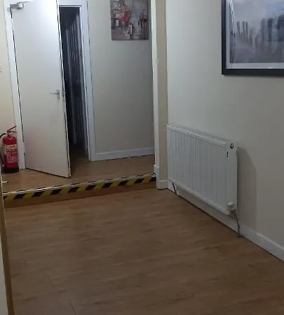 Lovely Spacious Double Beds Sleeps 8 * Edinburgh