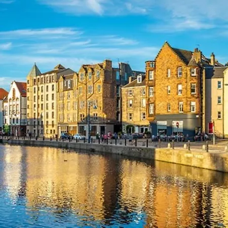 The Eden Apartment, Center