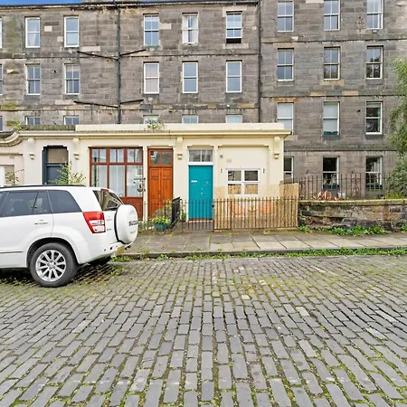 Cheerful Stays: Spacious Flat In Vibrant Leith 에든버러