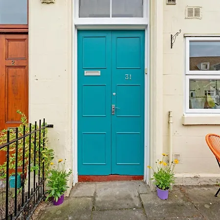 Cheerful Stays: Spacious Flat In Vibrant Leith 아파트 에든버러