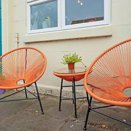 Cheerful Stays: Spacious Flat In Vibrant Leith