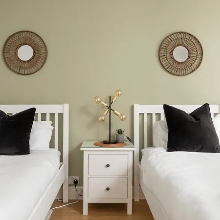 Апартаменты The Meadows *