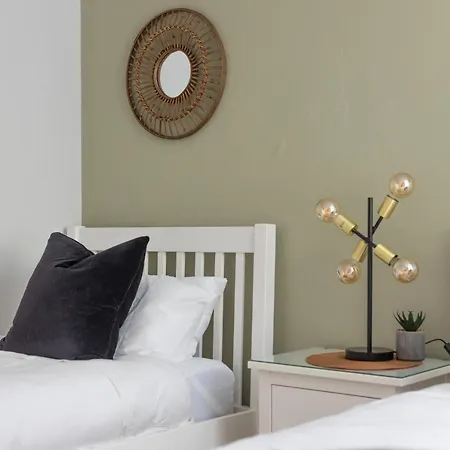 Апартаменты The Meadows *