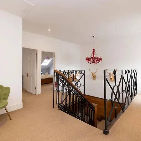 The Castle Duplex - 5 Bed Old Town * Edinburgh