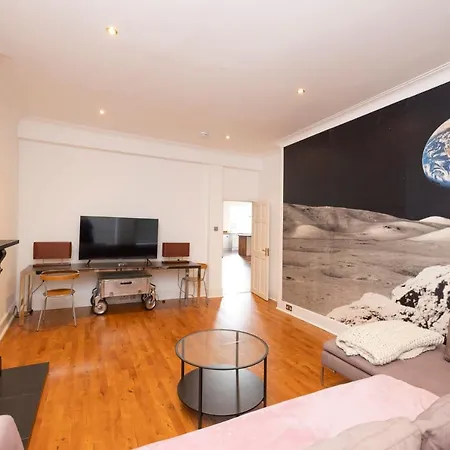 The Castle Duplex - 5 Bed Old Town דירה אדינבורו