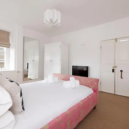 The Castle Duplex - 5 Bed Old Town דירה אדינבורו