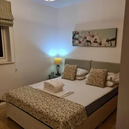 Holyrood With Parking & Lift Access Apartament