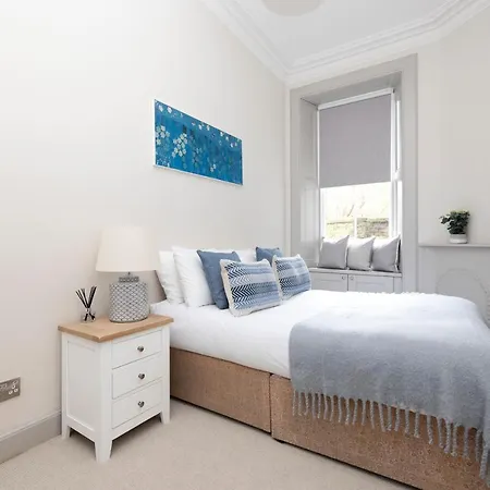 Apartment Stylish 3-bedroom Getaway