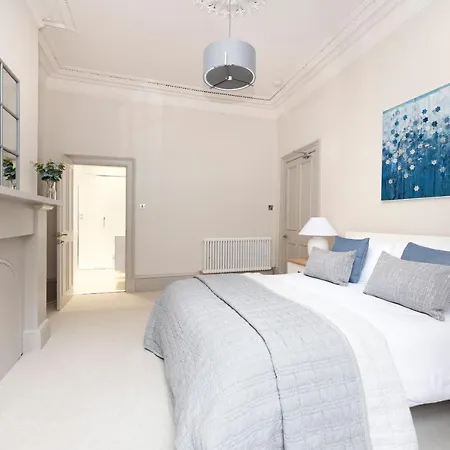 Apartment Stylish 3-bedroom Getaway