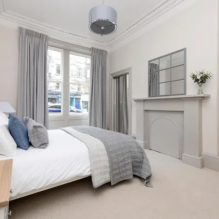Stylish 3-bedroom Getaway Apartment Edinburgh