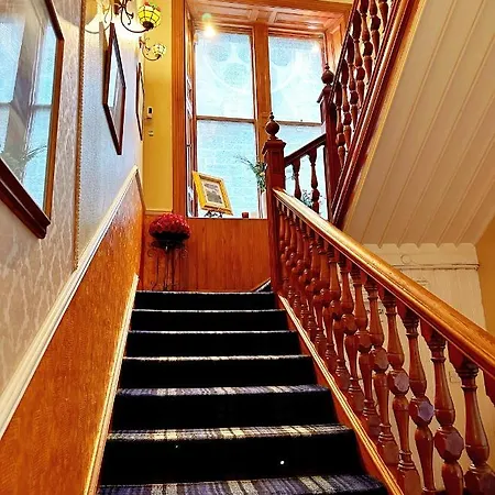 Rosehall Guest house 3*