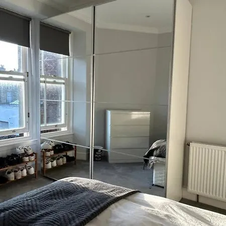 Excellent Location אדינבורו