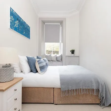 Stylish 3-bedroom Getaway Apartment Edinburgh