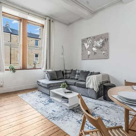 Centre 2 Bedroom Flat - Close To Haymarket Train Station. Apartment