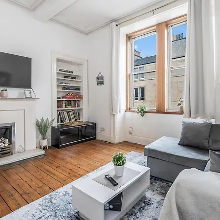 Centre 2 Bedroom Flat - Close To Haymarket Train Station.