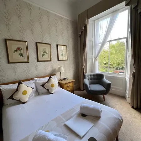 Gladstone House 4*
