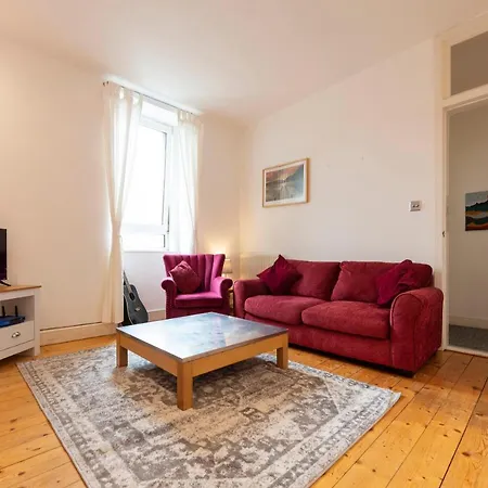 Cosy Quiet Traditional Floor With Stunning Views *