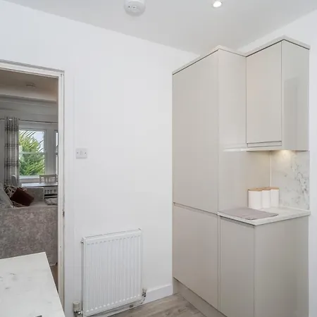 Pass The Keys Cosy And Spacious 2 Beds Flat With - Free Parking Apartment *