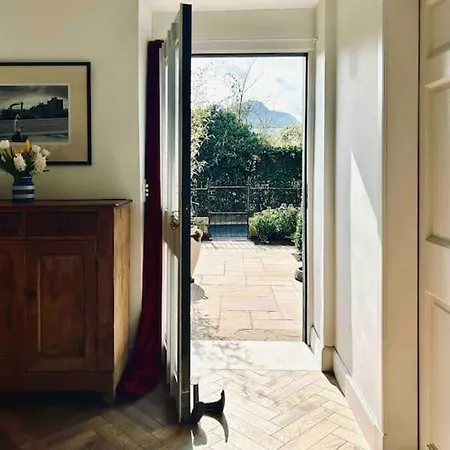 Stylish Georgian Garden + Secure Parking Edinburgh