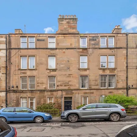 Apartment Centre 2 Bedroom Flat - Close To Haymarket Train Station. Edinburgh