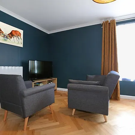 Lejlighed Spacious 4br Centre W/ Free Parking *