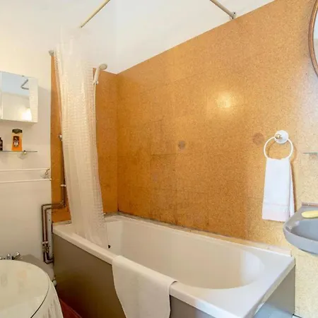 Διαμέρισμα Captivating 4-bed In Εδιμβούργο