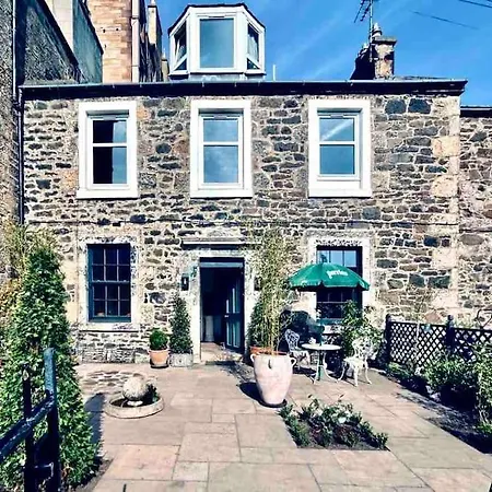 Stylish Georgian Garden + Secure Parking *