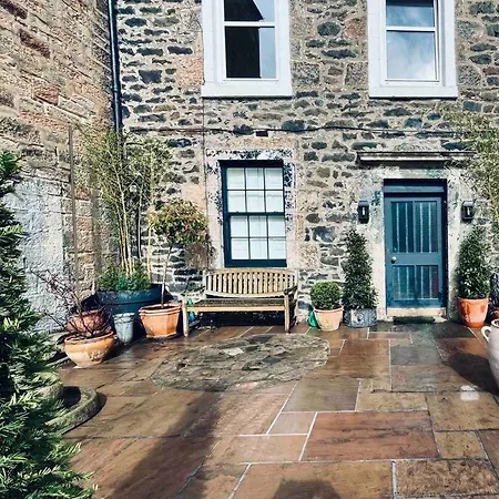 Stylish Georgian Garden + Secure Parking Edinburgh