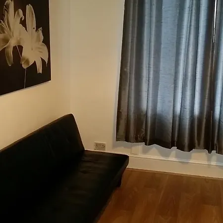 Central Apartments Edinburgh شقة *
