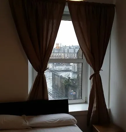 Central Apartments Edinburgh شقة