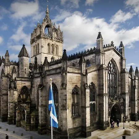 Joivy Affordable 3,4,5 And 12 Bed Private Flats Next To Royal Mile (adults Only) *