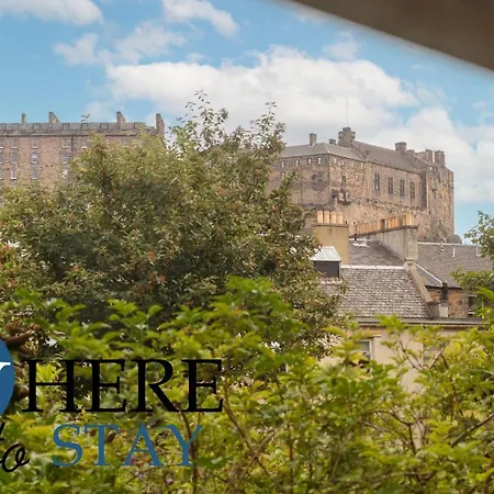 Daire Stylish 2bed Underneath Castle Edinburgh