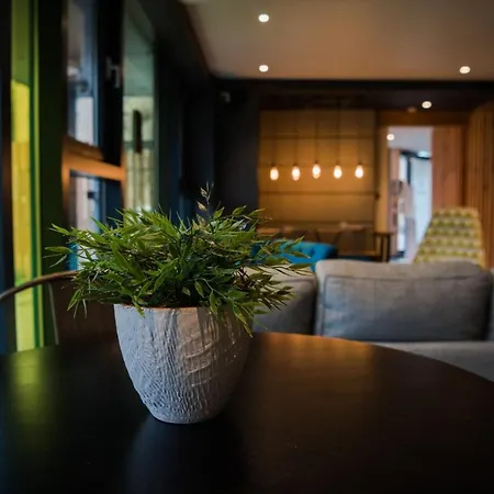 For Students Only - Mcdonald Road In Edinburgh