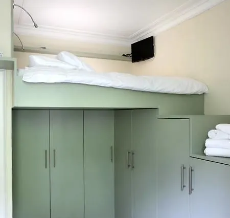 Chic & Bright Flat Near Holyrood Park Edinburgh