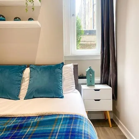 Stunning, Refurbished 2 Ba - Free Street Parking *