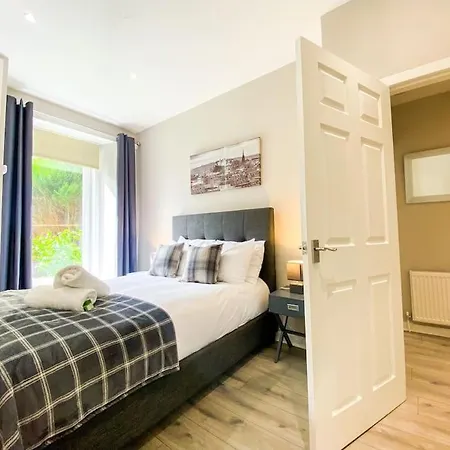 Stunning, Refurbished 2 Ba - Free Street Parking