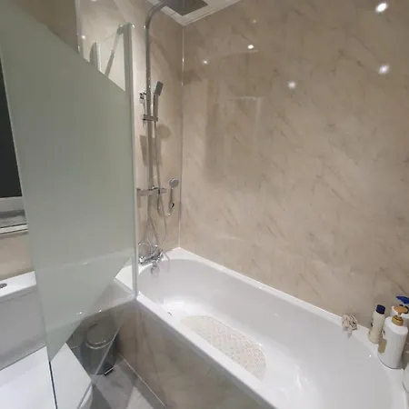 아파트 Peaceful Private With Free Parking And Wifi 에든버러