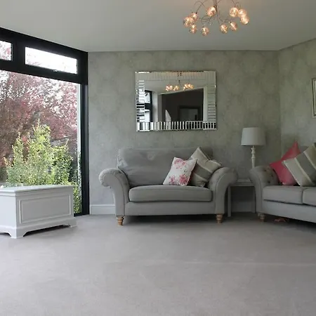 Gorgeous Family 15 Mins From Centre Edimburgo