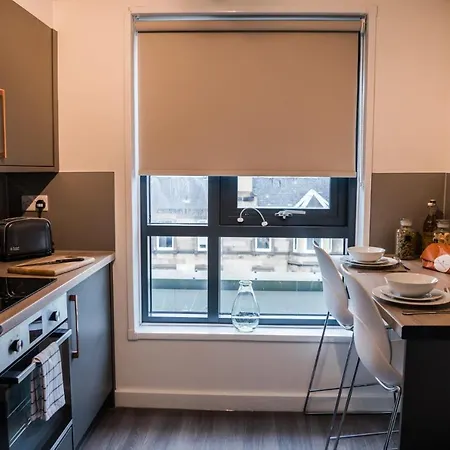 Bright And Ensuite Bedrooms At Mcdonald Road In Lejlighed *