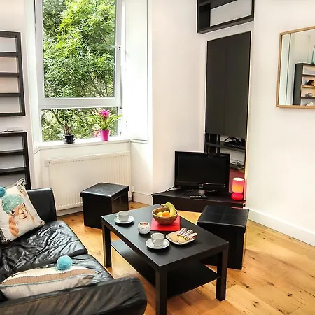Chic & Bright Flat Near Holyrood Park Edinburgh
