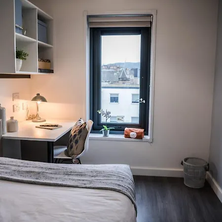 Bright And Ensuite Bedrooms At Mcdonald Road In