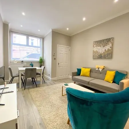 Stunning, Refurbished 2 Ba - Free Street Parking
