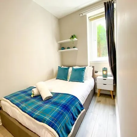 Stunning, Refurbished 2 Ba - Free Street Parking *