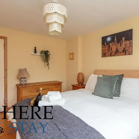 Lovely By The Hillwood Park-free Parking *