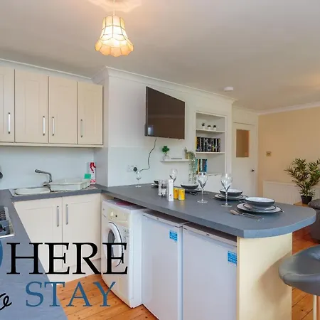 Lägenhet Lovely By The Hillwood Park-free Parking Edinburg